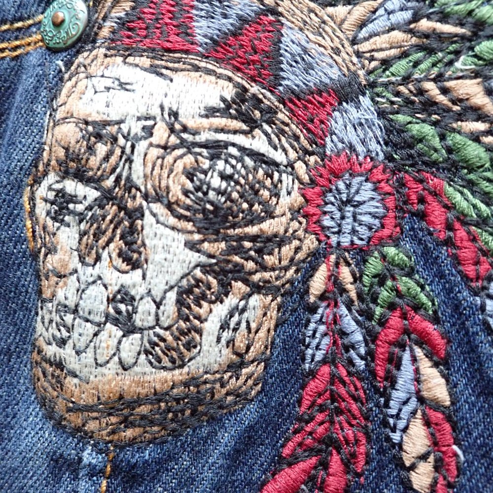 MARC ECKO Men's 40W/31L  JEANS/standard fit/Skull Indian chief/dark blue denim. - Picture 5 of 9